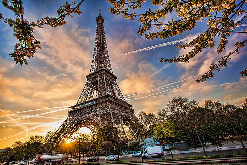 Fototapeta Oblaka nad Eiffelovou veží 24773